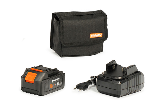 Насос поставляется с аккумулятором DABT 5021Li и зарядным устройством DACH 2521Li. С таким емким аккумулятором насос способен перекачать до 1200 литров на одном заряде.