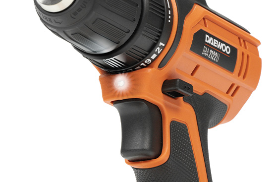 Обеспечивает плавное управление скоростью вращения патрона.